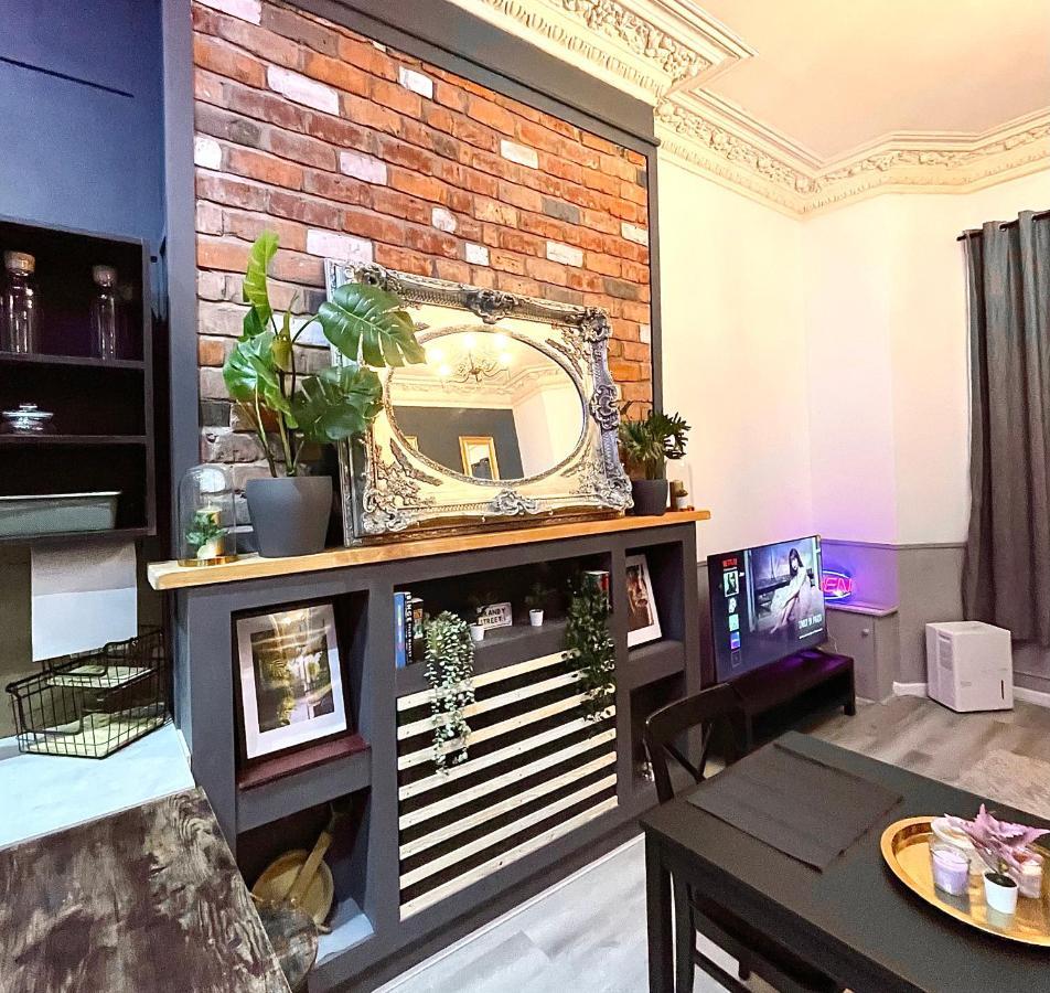 Adeamstays Provides Beautiful Centrally Located 1 And 2 Bed Apartments On Liverpools Boulevard Экстерьер фото