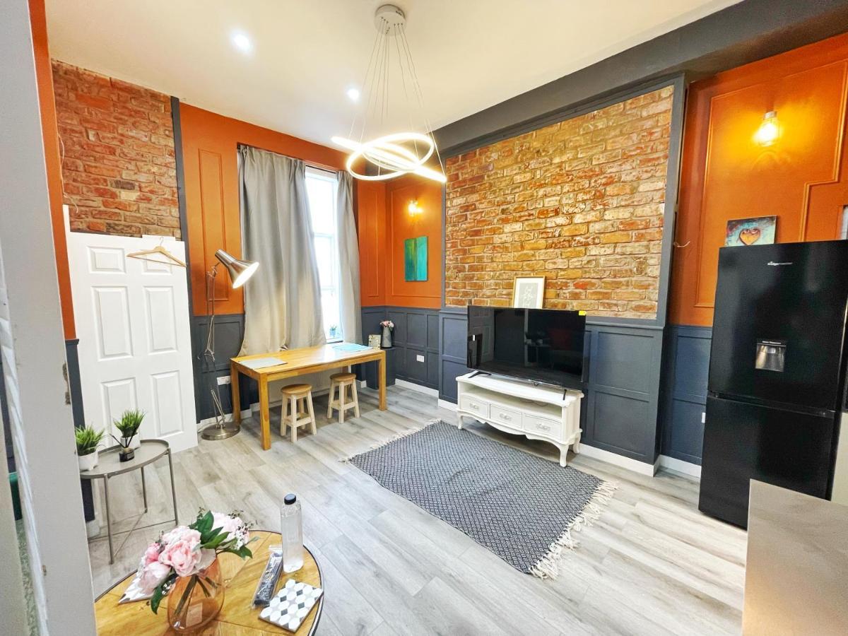 Adeamstays Provides Beautiful Centrally Located 1 And 2 Bed Apartments On Liverpools Boulevard Экстерьер фото