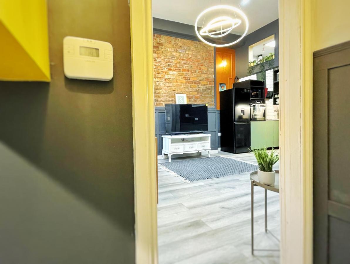 Adeamstays Provides Beautiful Centrally Located 1 And 2 Bed Apartments On Liverpools Boulevard Экстерьер фото