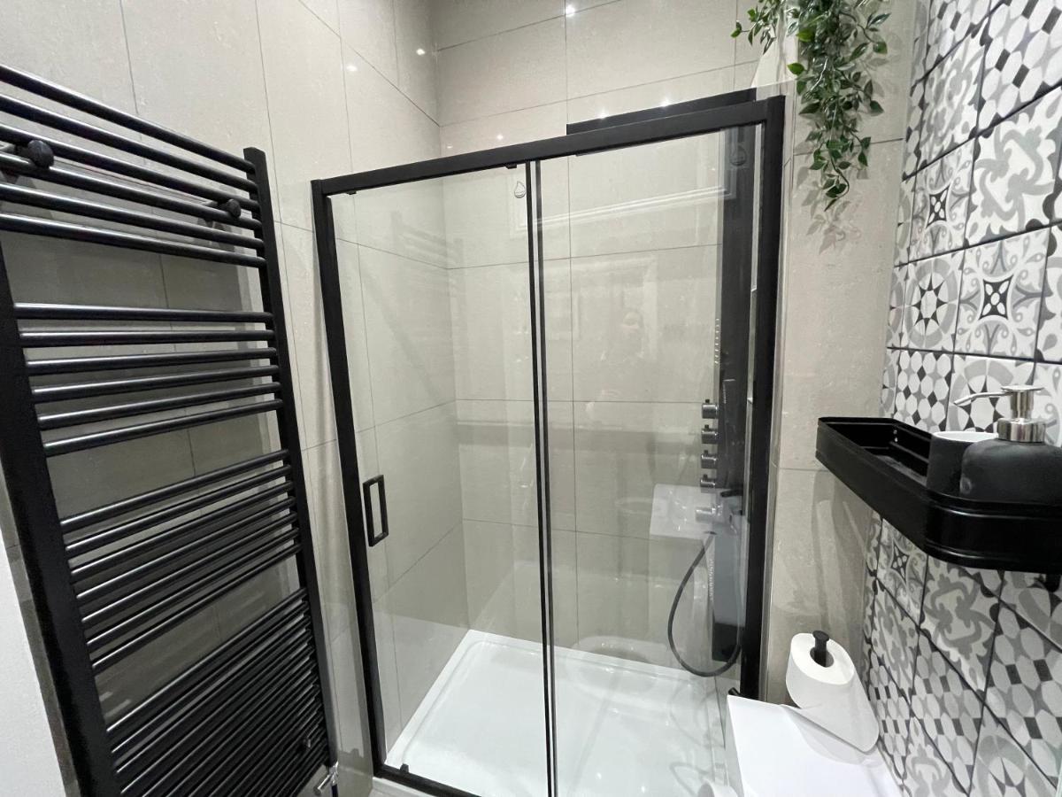 Adeamstays Provides Beautiful Centrally Located 1 And 2 Bed Apartments On Liverpools Boulevard Экстерьер фото