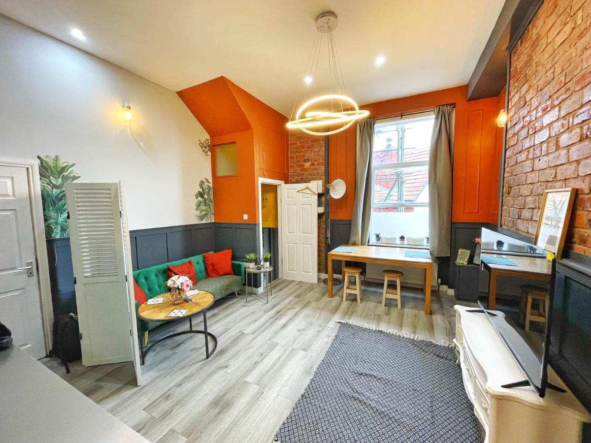 Adeamstays Provides Beautiful Centrally Located 1 And 2 Bed Apartments On Liverpools Boulevard Экстерьер фото