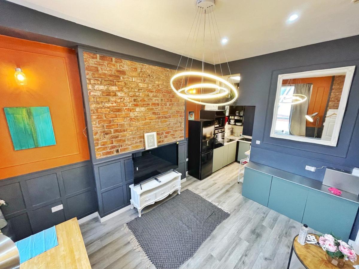 Adeamstays Provides Beautiful Centrally Located 1 And 2 Bed Apartments On Liverpools Boulevard Экстерьер фото
