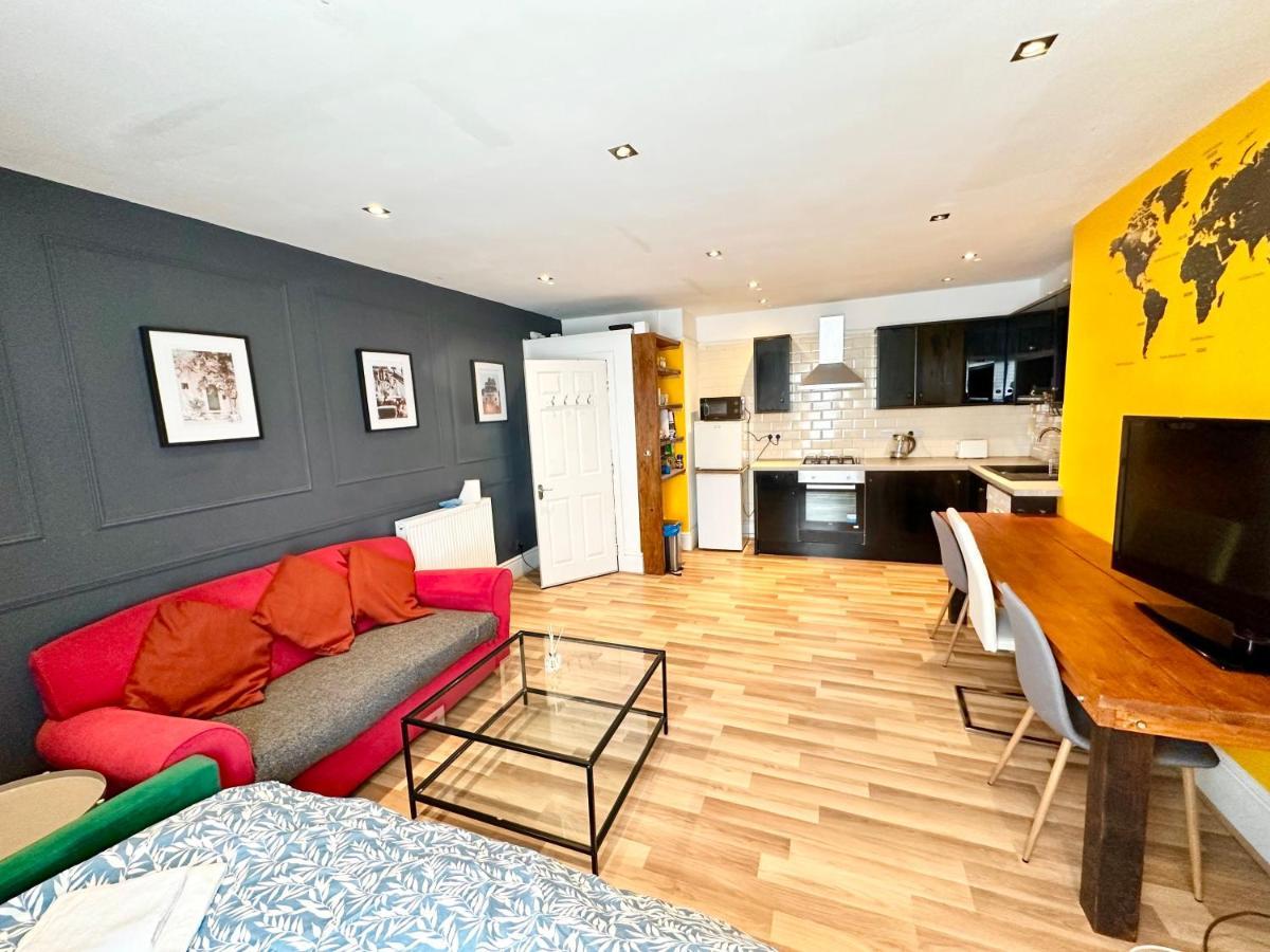 Adeamstays Provides Beautiful Centrally Located 1 And 2 Bed Apartments On Liverpools Boulevard Экстерьер фото