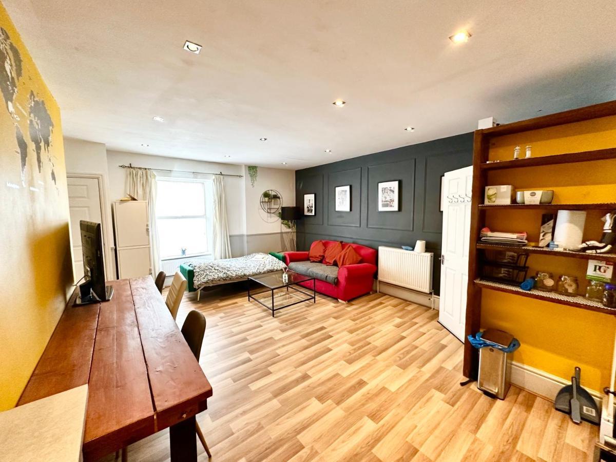 Adeamstays Provides Beautiful Centrally Located 1 And 2 Bed Apartments On Liverpools Boulevard Экстерьер фото