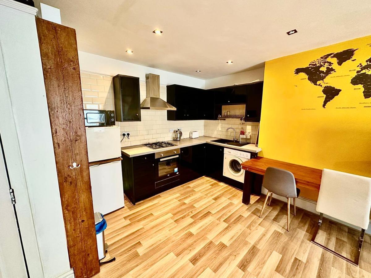 Adeamstays Provides Beautiful Centrally Located 1 And 2 Bed Apartments On Liverpools Boulevard Экстерьер фото