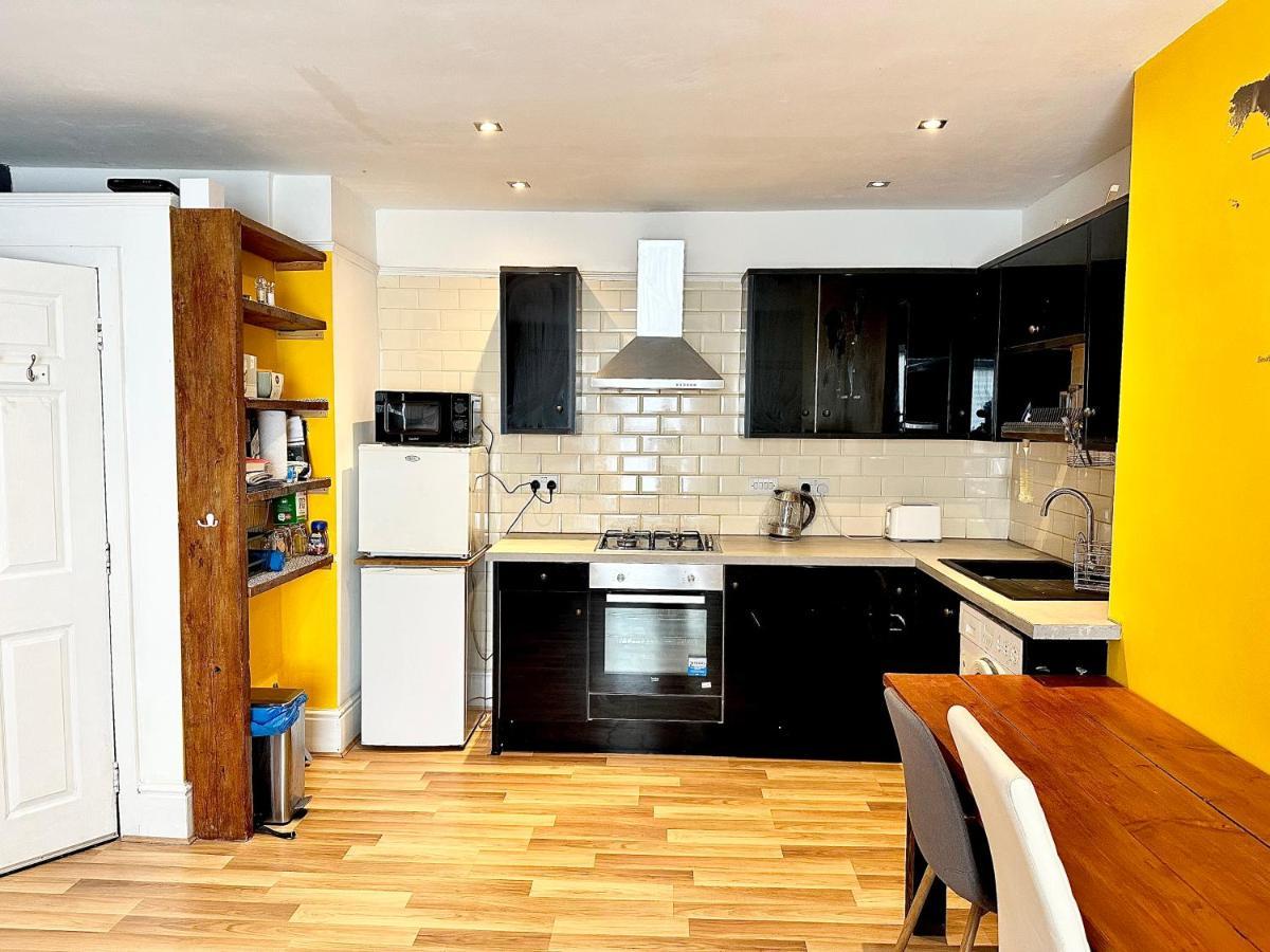 Adeamstays Provides Beautiful Centrally Located 1 And 2 Bed Apartments On Liverpools Boulevard Экстерьер фото